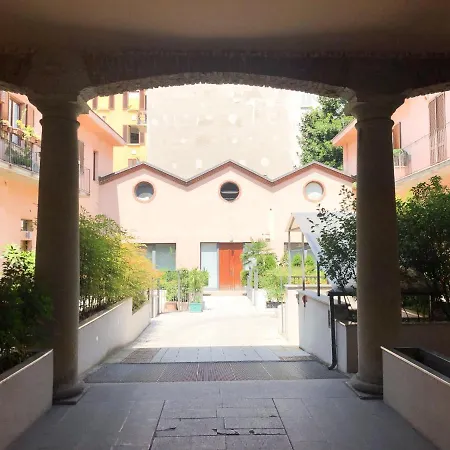 Easy - And Navigli Apartmanhotel
